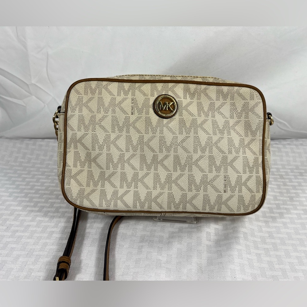 4250: Michael Kors Signature MK Chain Crossbody Bag Vanilla Acorn
